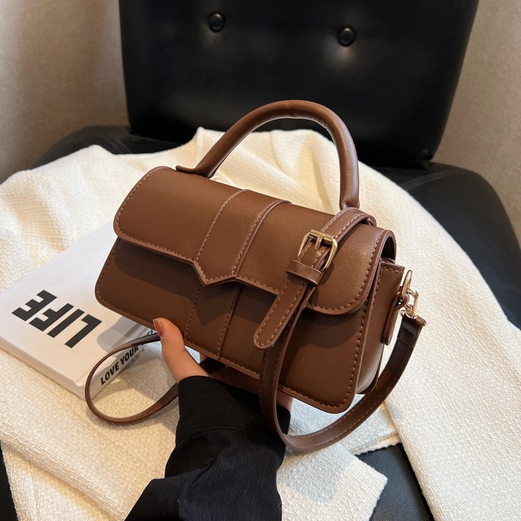 Chic Designer Women's Shoulder Bag - Summer 2023 Style