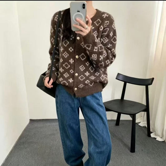 Fallwinter women's loose-fit vintage-style fashion sweater in a classic knit design