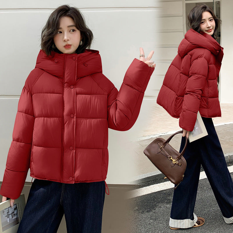 Women's stylish short down puffer coat in a sleek quilted design