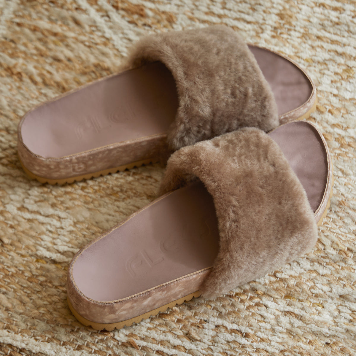 Fleks San Ysidro Slide in blush color, featuring a comfortable slip-on design with cushioned straps and a stylish casual look.