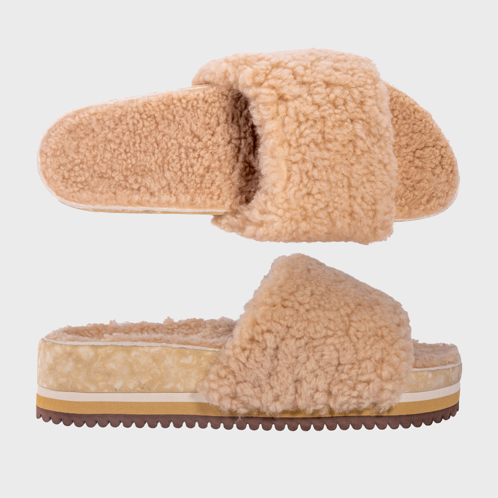 Fleks San Ysidro Cito Slide in sandy color, casual slide sandal with wide strap and comfortable design, ideal for summer wear.
