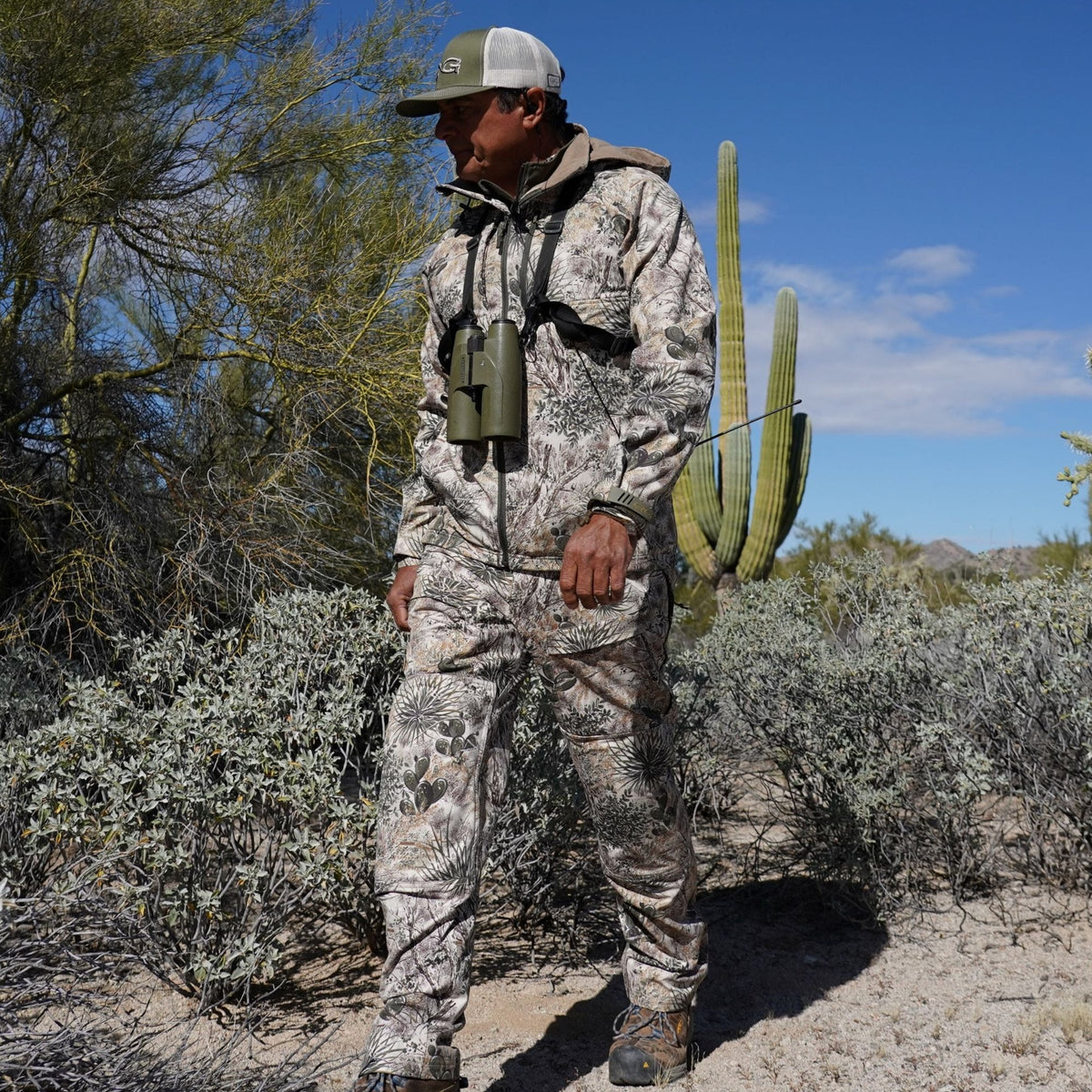 GameGuard GameGuard Guía Grande™ hunting pants shown in durable fabric with multiple pockets for outdoor hunting activities.