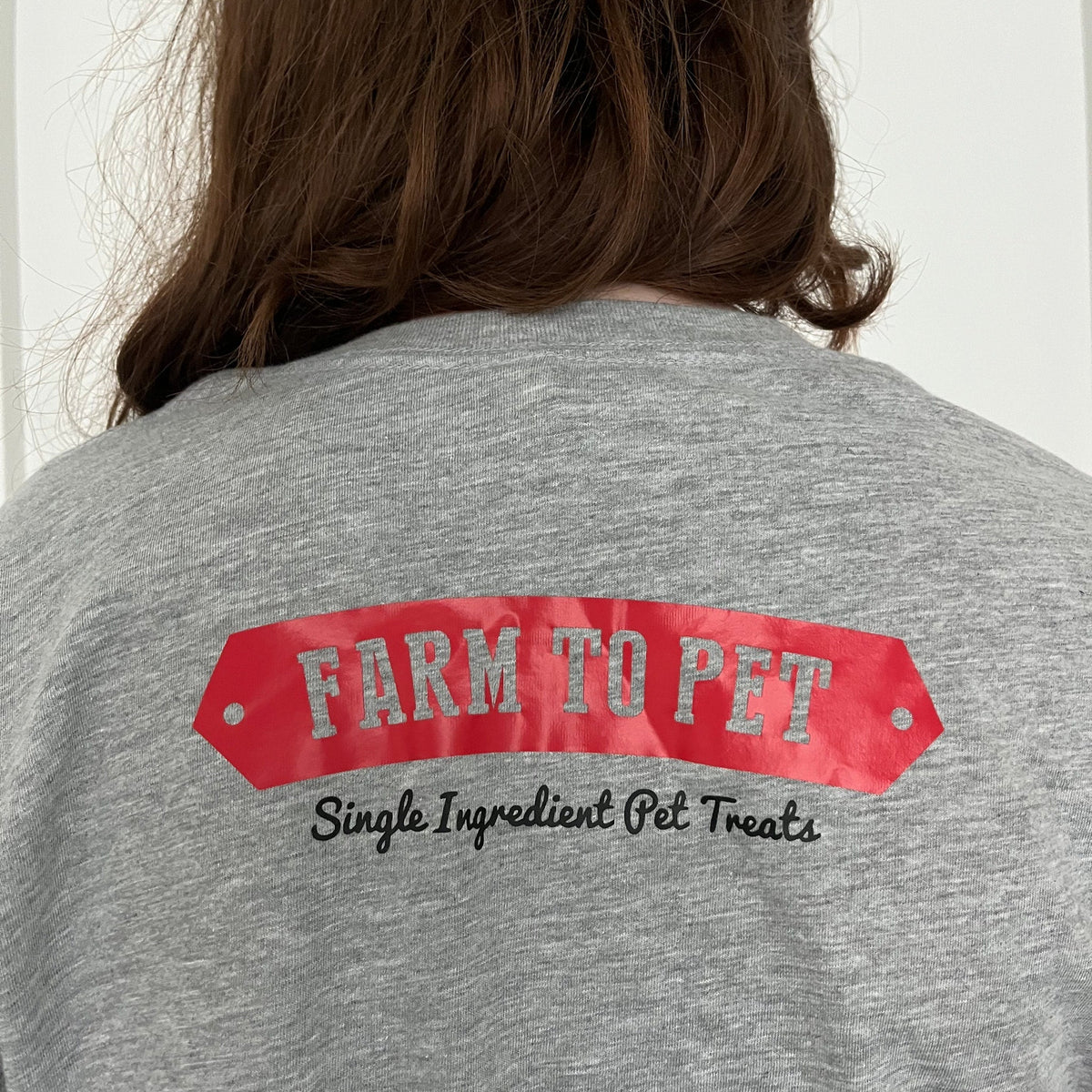 Gray Farm to Pet logo T-shirt featuring a front graphic and back design, made of comfortable cotton for pet lovers.