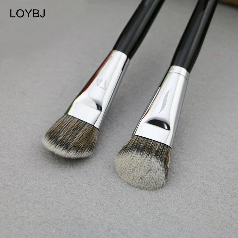 Blushimmer LOYBJ professional foundation brush with broom head, ideal for liquid foundation, concealer, and face makeup application.