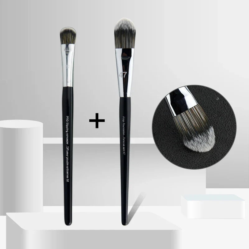 Blushimmer LOYBJ Foundation Brush with broom head for liquid foundation, concealer, and face makeup application.