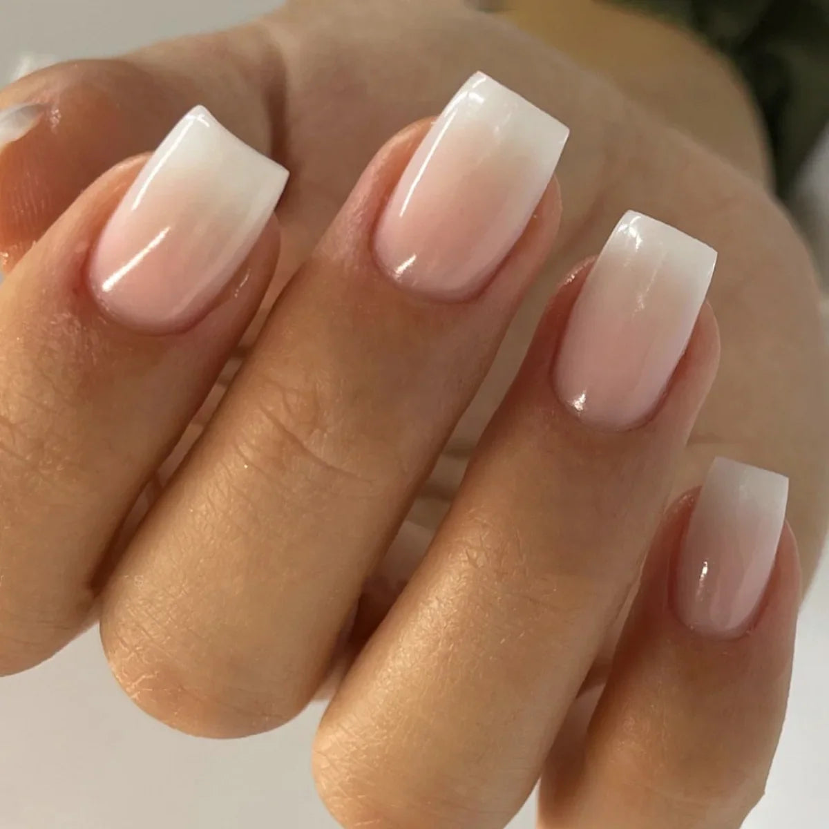 24-piece Blushimmer square head fake nails with pink-white gradient French press design and jelly glue for short full cover false nail tips.