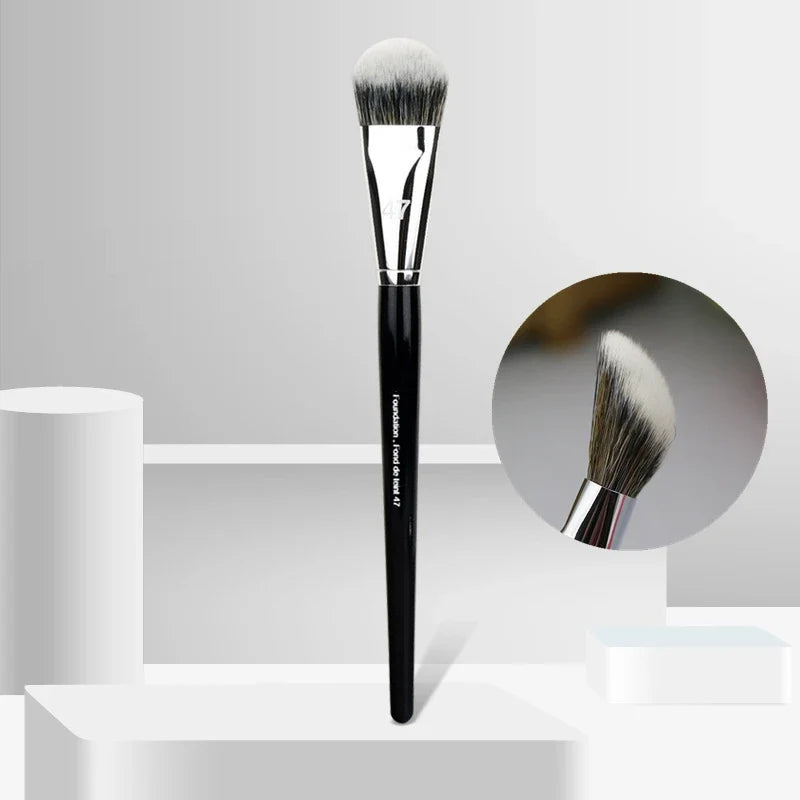 Blushimmer LOYBJ professional foundation brush with broom head for liquid foundation, concealer, and face makeup application.