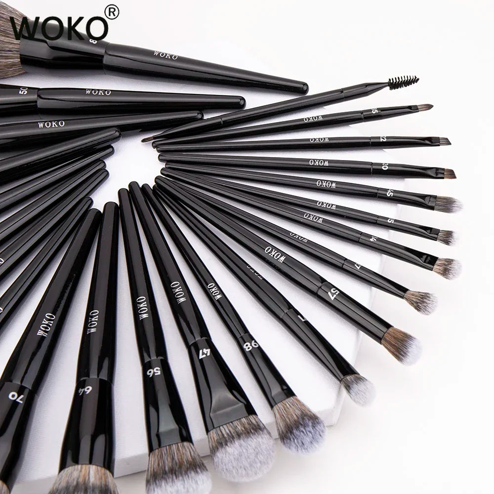 Blushimmer professional makeup brushes set including foundation, highlighter, contour, blush, concealer, eyeshadow, and lip brushes.