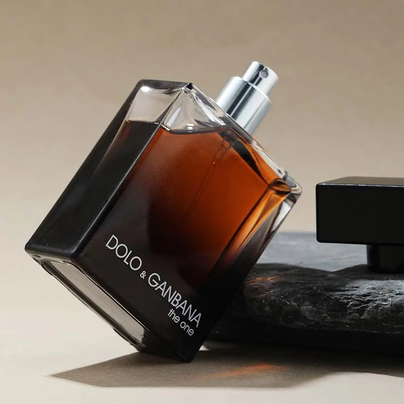 Blushimmer 2025 woody men's perfume spray with floral notes, long-lasting, vibrant, and irresistible fragrance for gentlemen.