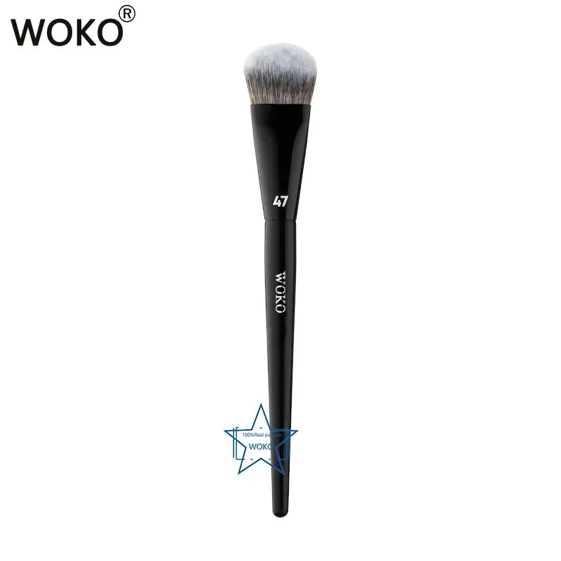 Blushimmer professional makeup brush set with various brushes for foundation, highlighter, contour, blush, eyeshadow, and lips.
