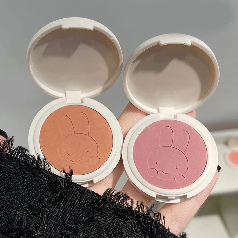 Little rabbit monochromatic blush, pseudo-plain makeup, low saturation ash powder, makeup, makeup and tender rouge
