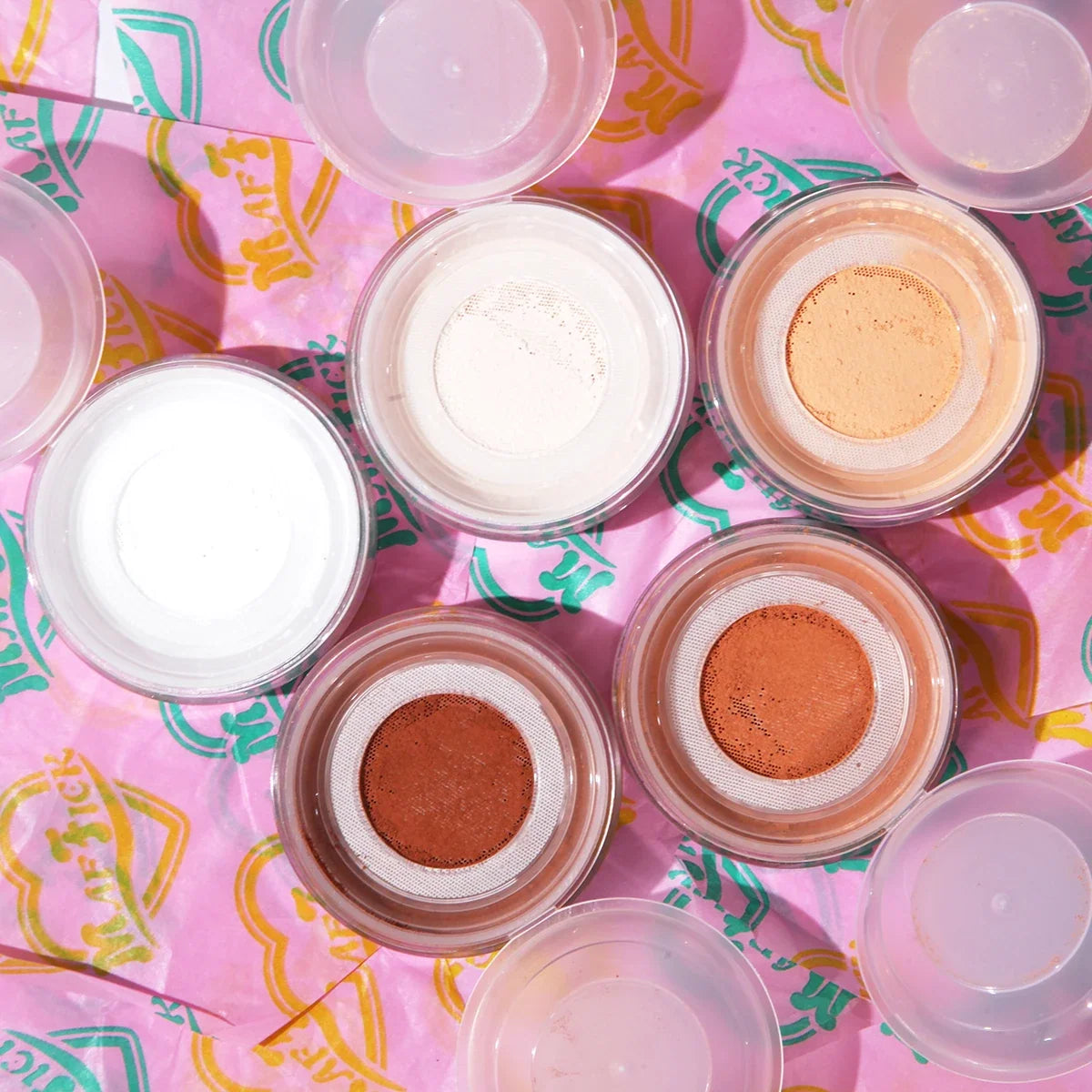 Blushimmer Sweet Heart Powder loose setting powder with soft, airy texture, oil control, sweat-proof, waterproof, long-lasting finish.
