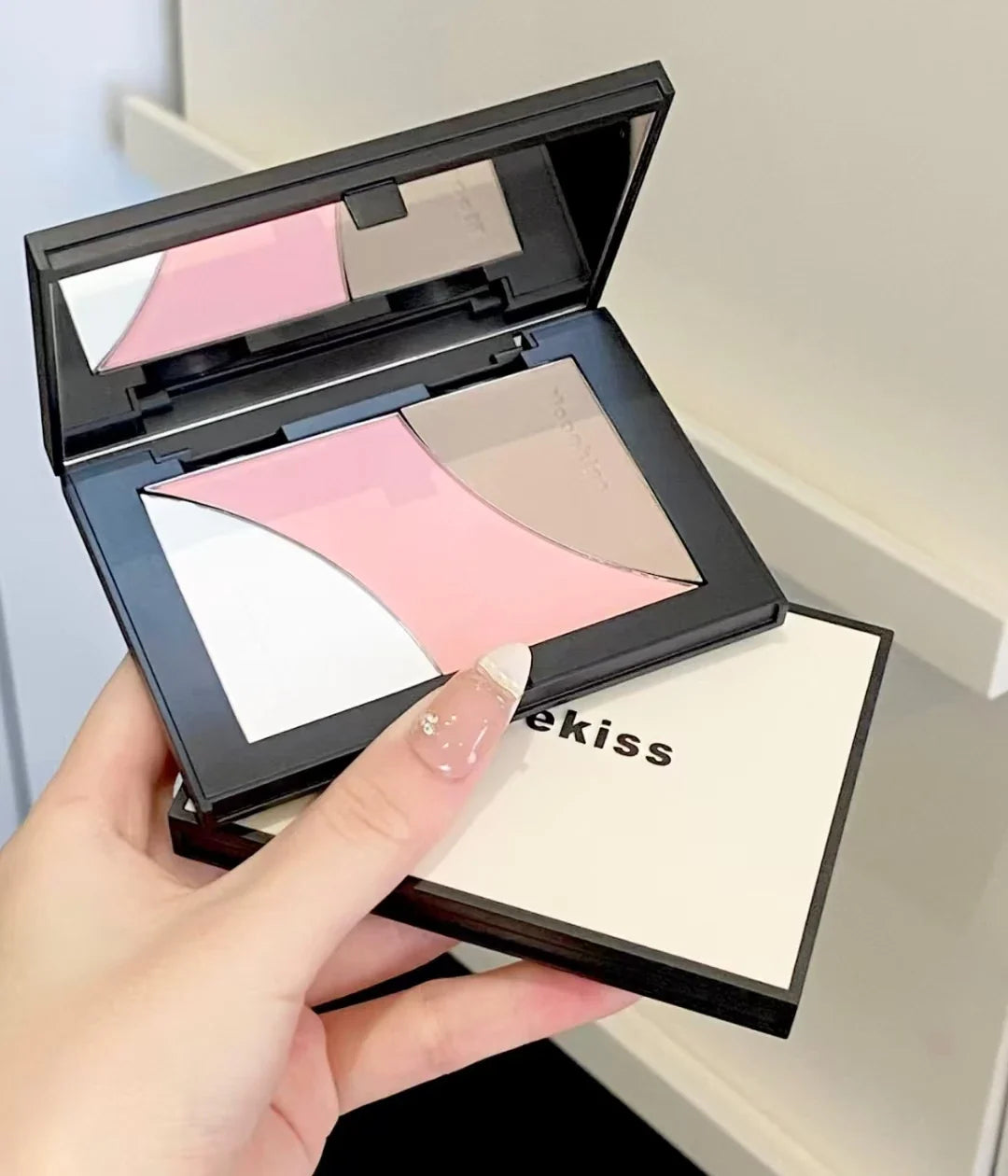Blushimmer Mooekiss highlighter, contour, blush, and eyeshadow palette with matte and pearlescent shades, 3D facial bronzer and nose makeup