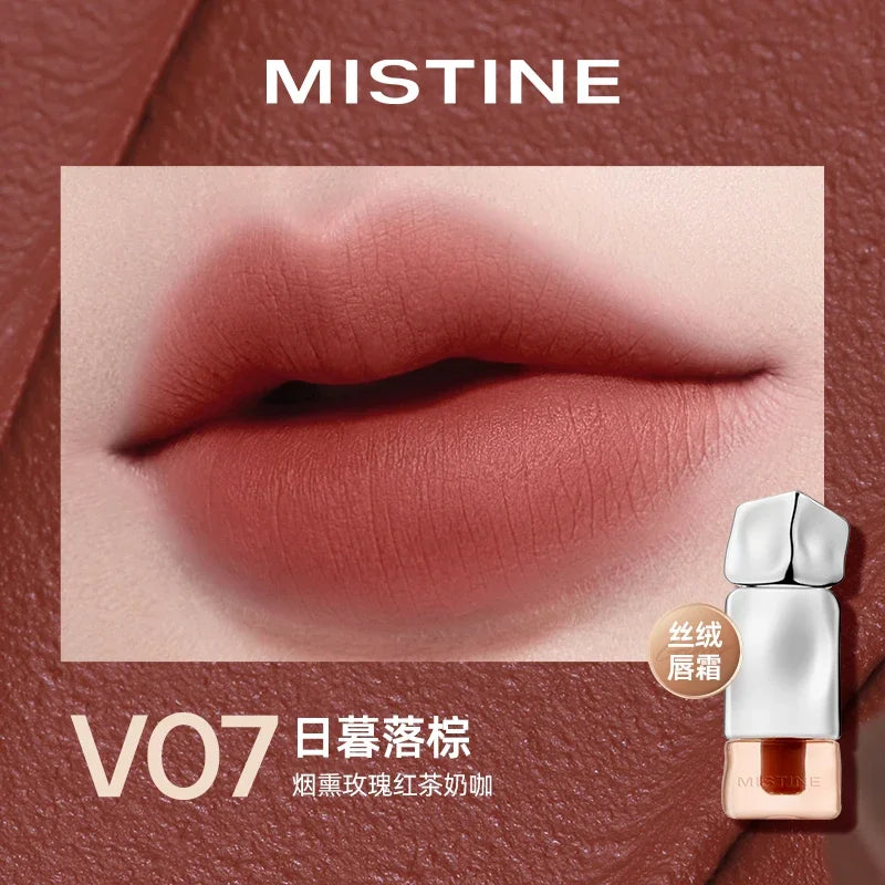 Blushimmer Mistine nude lipstick in 2.9g tube, featuring long-lasting, creamy matte lip glaze with mirror gloss and jelly finish.