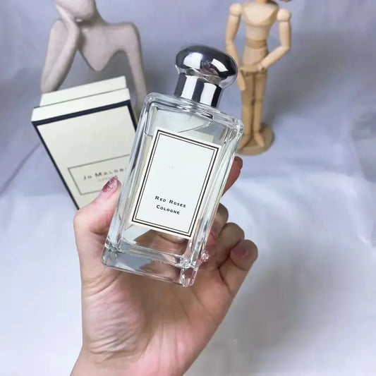 Blushimmer Daily Hot Perfume for women and unisex, 100ml natural spray with long-lasting blossom fragrance, in a sleek bottle.