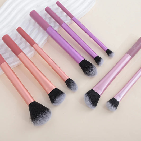 Long handle makeup brush set with soft bristles in a portable wash bag, ideal for beginners and full face makeup application.