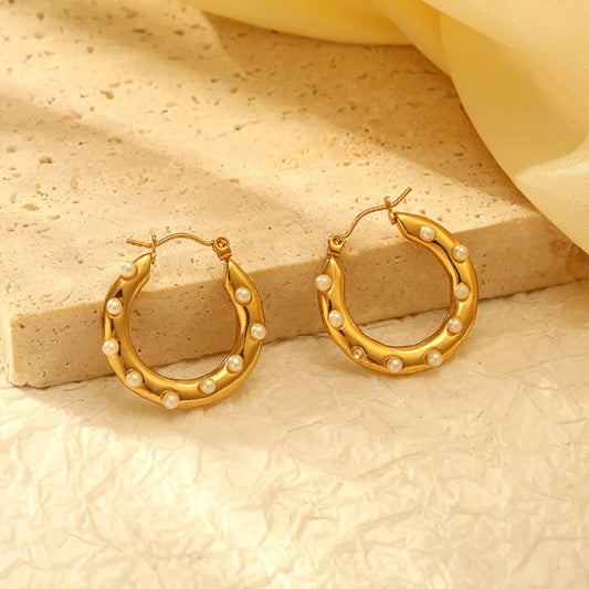 Gold stainless steel hoop earrings with retro geometric design, round inlay pearls, perfect for women’s jewelry and gift-giving.
