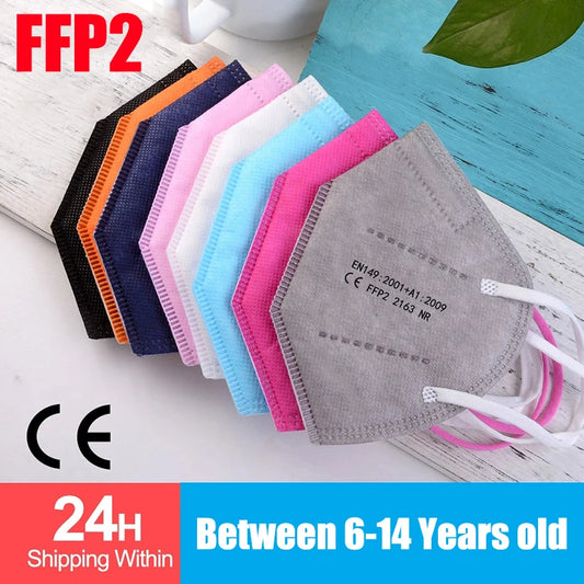 Set of 100 black kids KN95 FFP2 face masks with 5-layer non-woven fabric, reusable, CE certified, designed for children.