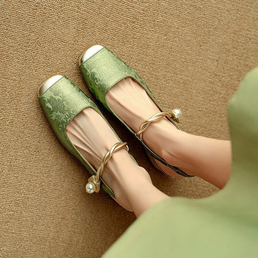 Women's green sandal with square head, shallow mouth, soft sole, thick heel, stylish summer footwear.