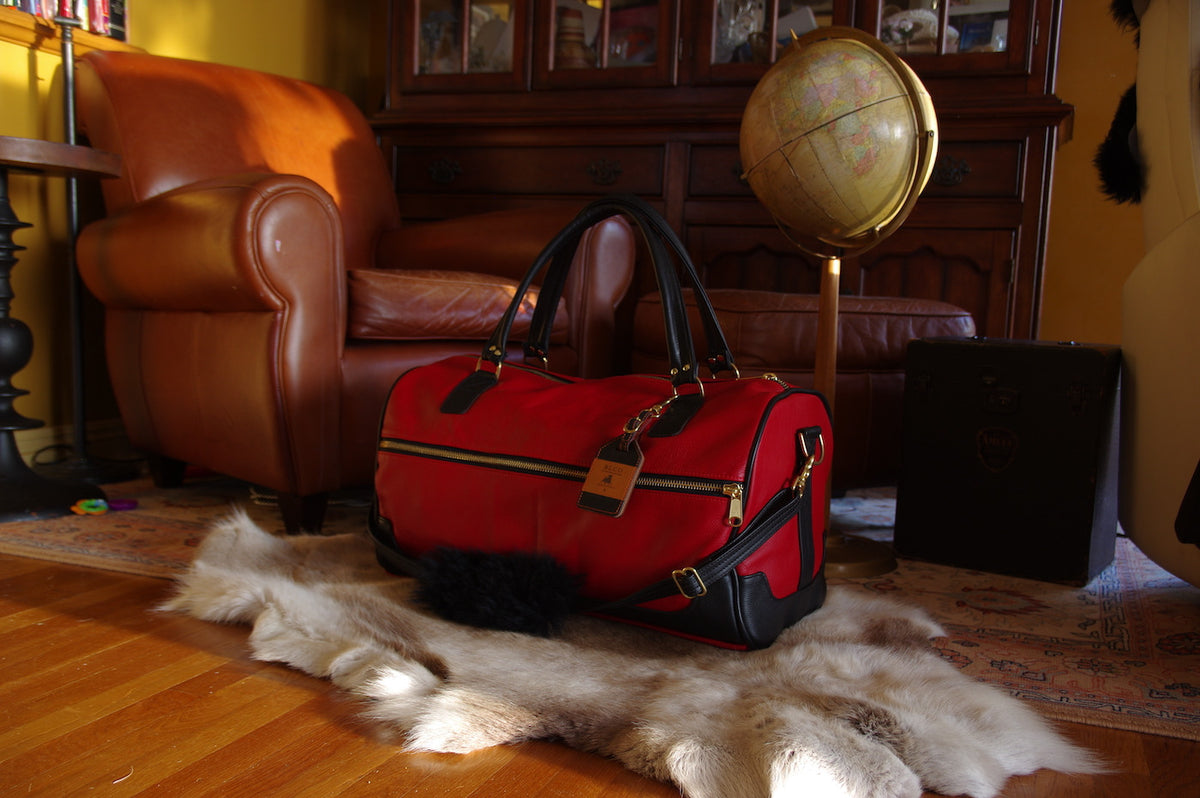 Large luxurious leather duffle bag by Bueno Leather Co., handcrafted BLCO® Duffle Bag XL-LUX with sturdy handles and premium leather finish.