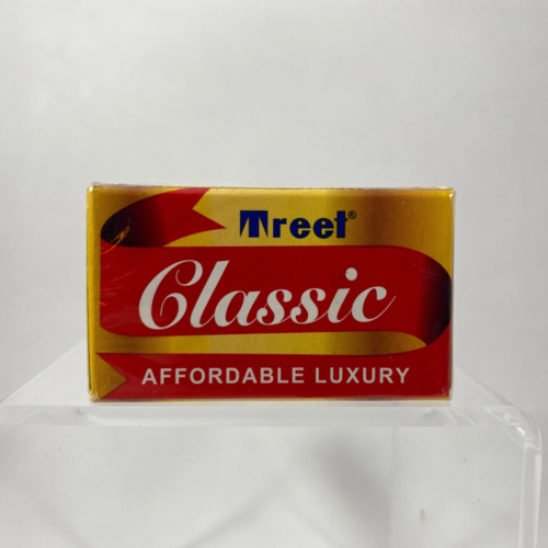 Treet Classic Double Edge Razor Blades in a 10-pack by Pasteur Pharmacy, showing sharp metal blades for safety razor shaving.