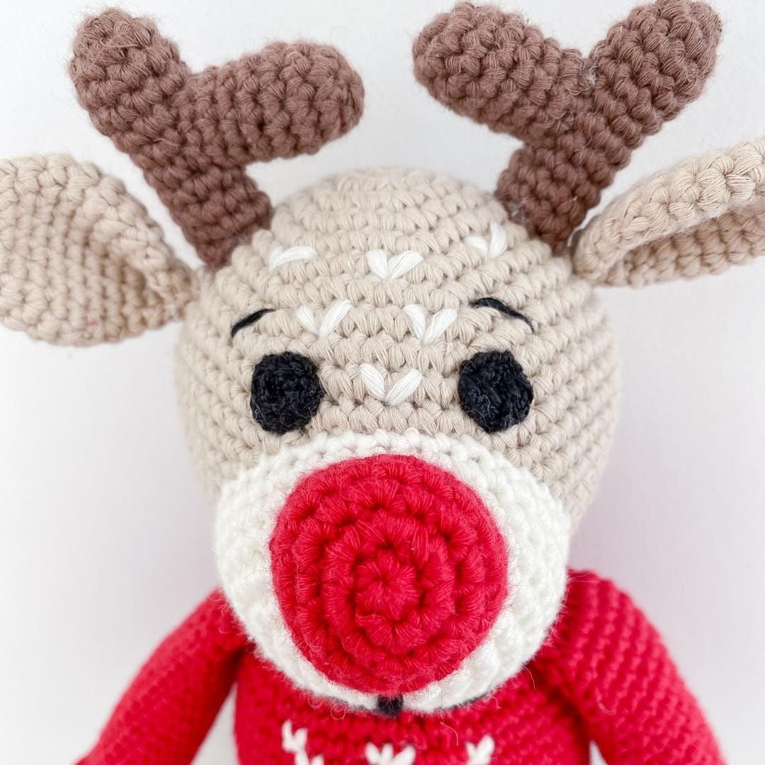 Handmade organic cotton Ruddy the reindeer stuffed animal by Bebemoss, soft and cuddly toy for children.
