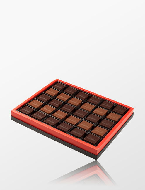 S101 Divan Madlen Chocolate bar in 750g packaging with rich, smooth chocolate visible in the image.
