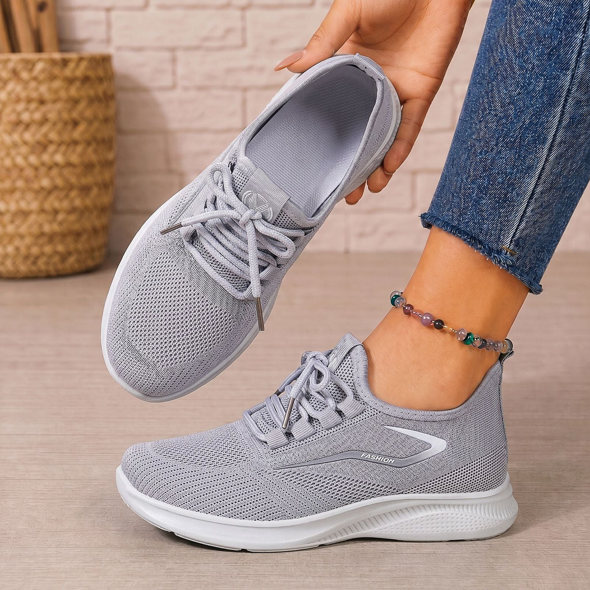Breathable casual flat walking shoes with lightweight design and comfortable everyday style