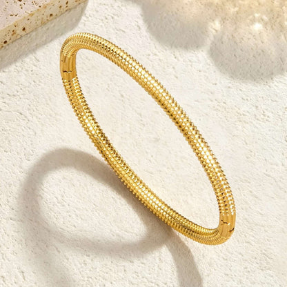 Stainless steel minimalist clasp bracelet, sleek design with polished finish
