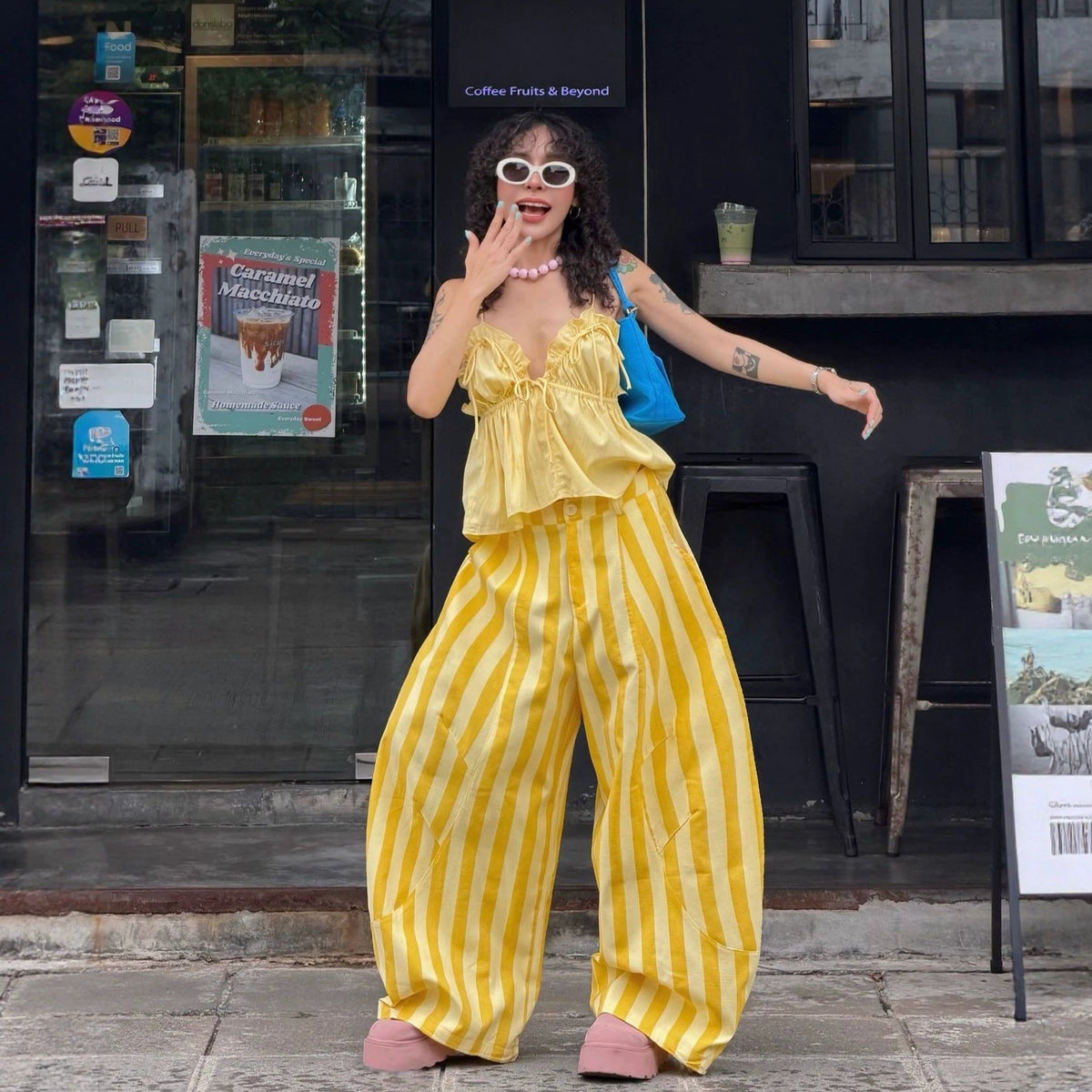 Women's loose-fitting high-waisted wide-leg pants in a fashionable silhouette