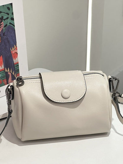 Urban minimalist versatile high-end leather shoulder and crossbody bag in a light luxury style