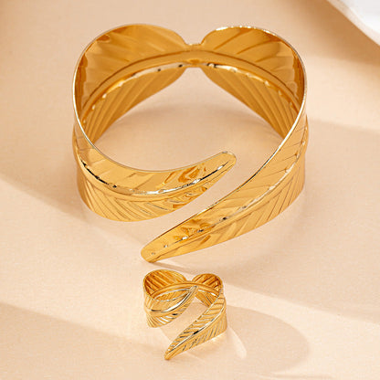 Women's alloy geometric open bracelet with a minimalist personality design, adjustable bangle style