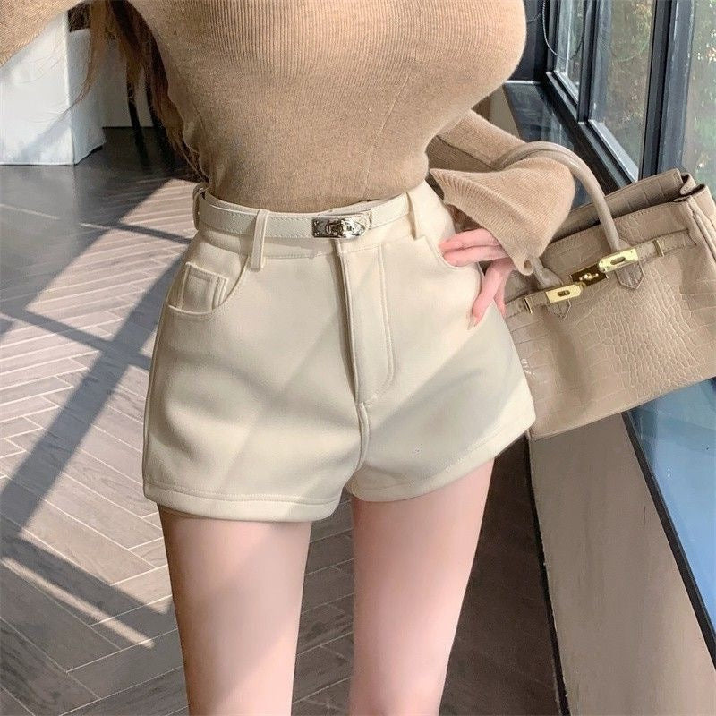 Women’s casual thickened straight-leg shorts in a simple, comfortable design