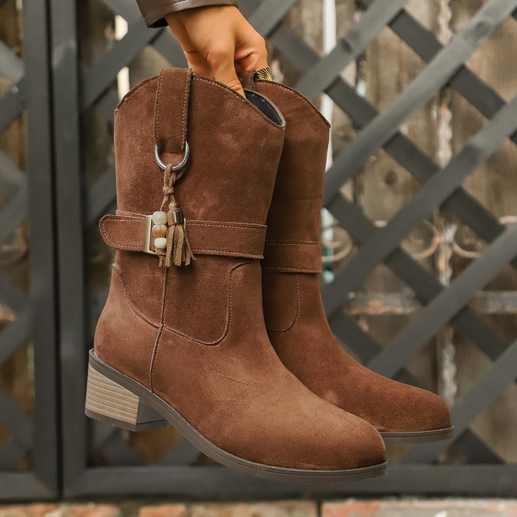 Thin thick-soled Martin boots with elastic suede ankle panels in black suede.