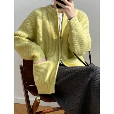 Women's laid-back zip-up sweater coat in a relaxed style