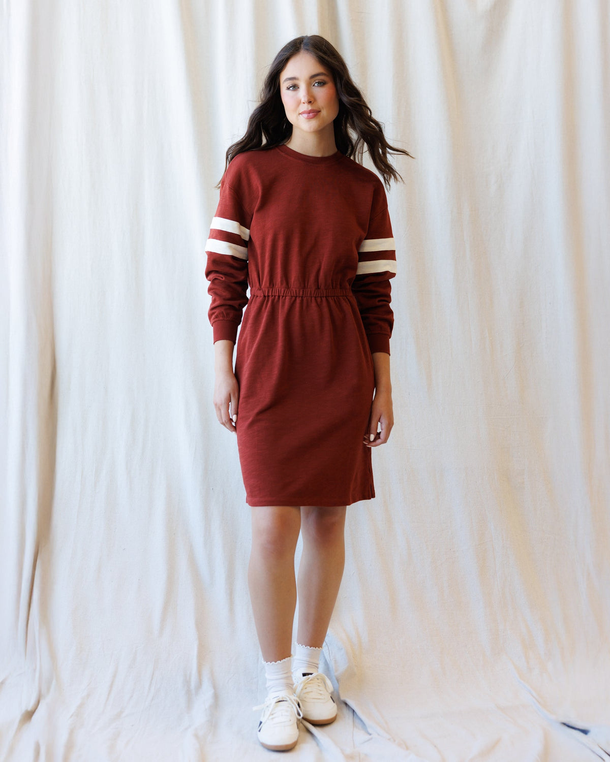 Downeast Campus dress in lightweight fabric with a relaxed fit, featuring a classic neckline and casual style for everyday wear.