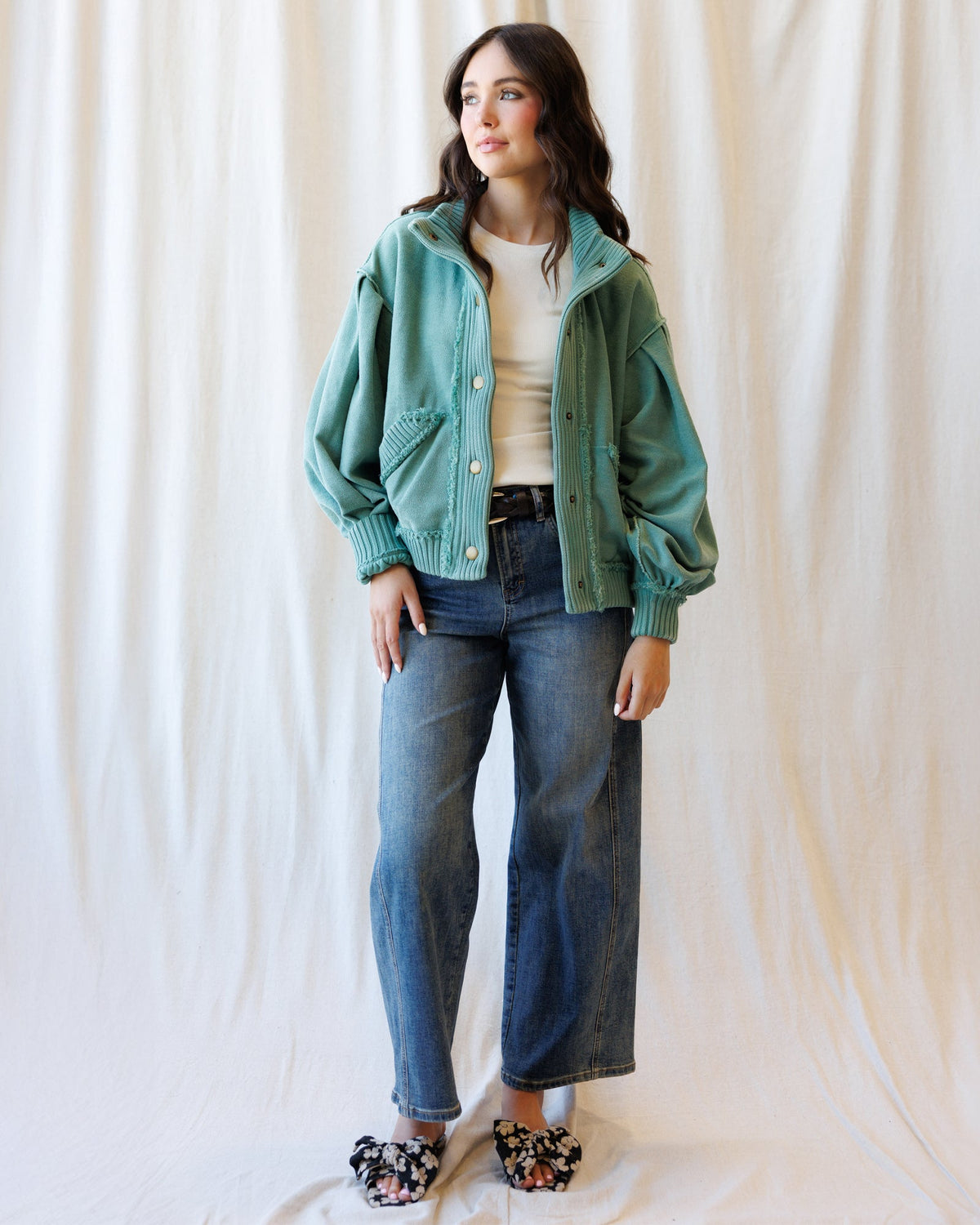 Downeast denim super high ankle wide-leg flattering seam jeans with a stylish fit and wide leg silhouette.