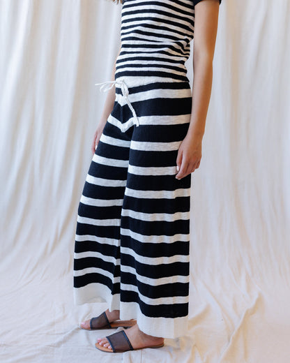 Downeast round trip pants, stylish women's casual pants with a relaxed fit, shown in a natural beige color.