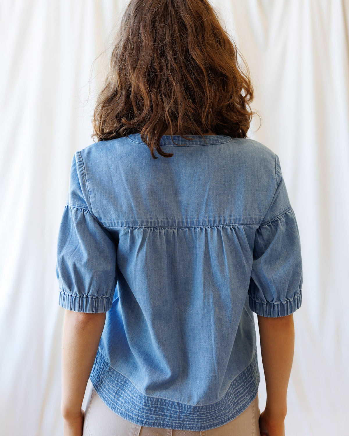 Downeast Portside Chambray Popover top featuring lightweight fabric, button details, and a casual, relaxed fit.