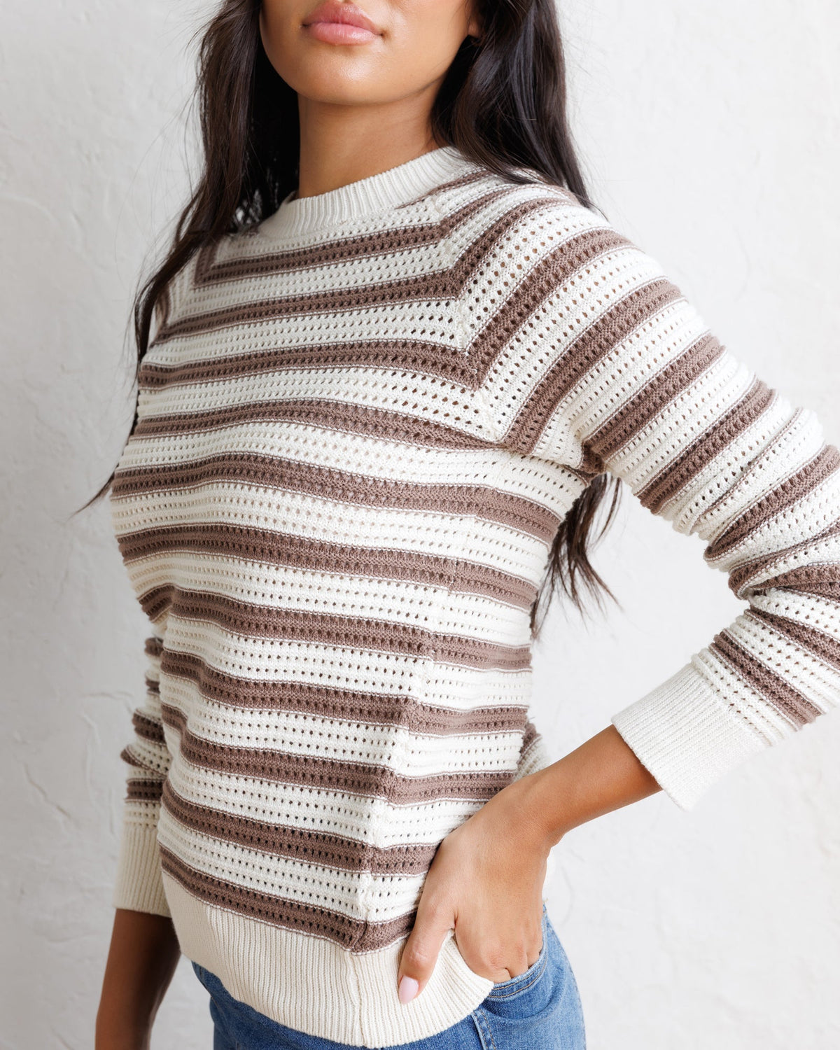 Downeast underlined crew sweater in cozy knit fabric, featuring a classic crew neck and subtle design details.