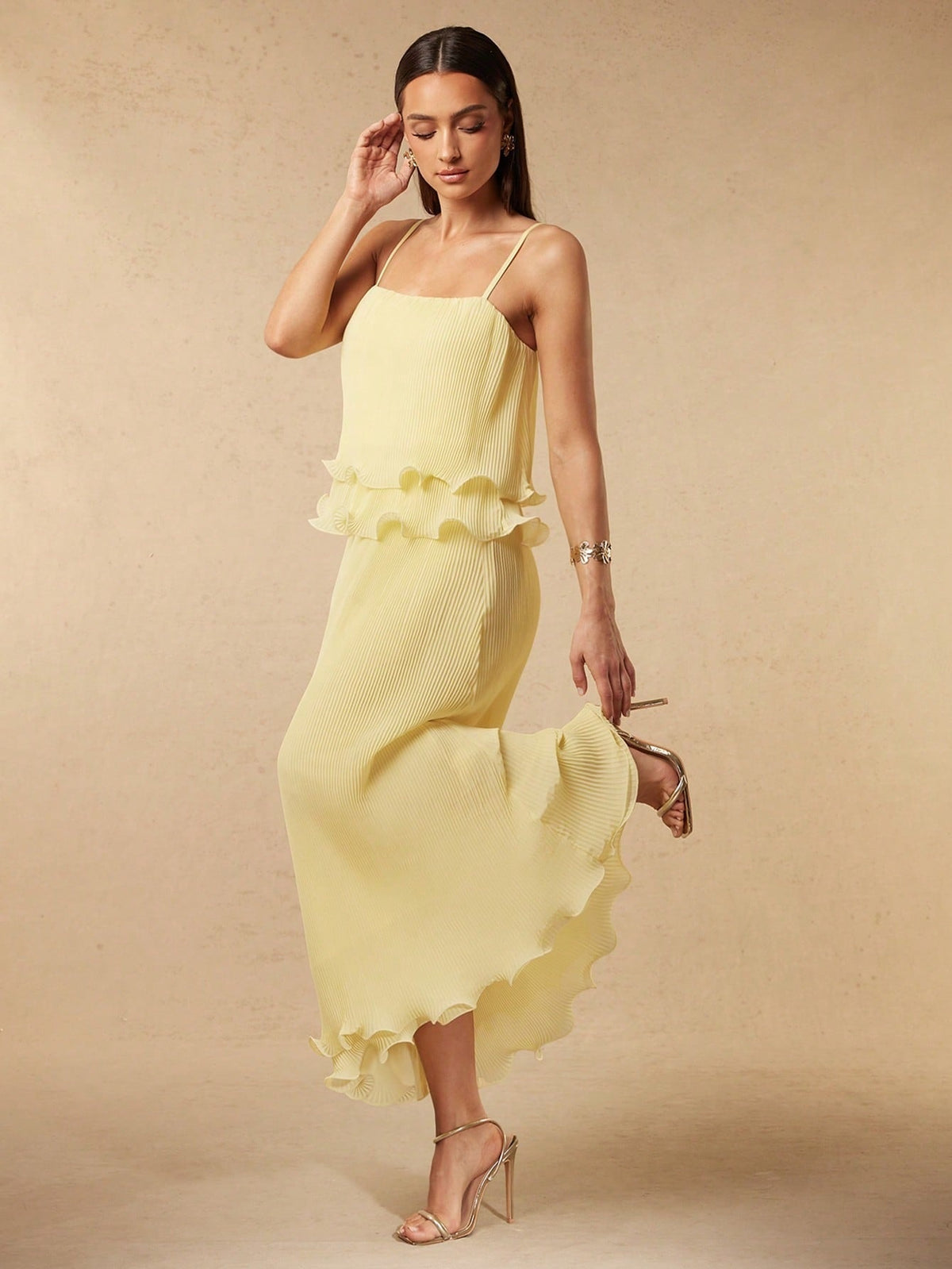 Pleated yellow strap spliced tiered long dress in flowing layered design