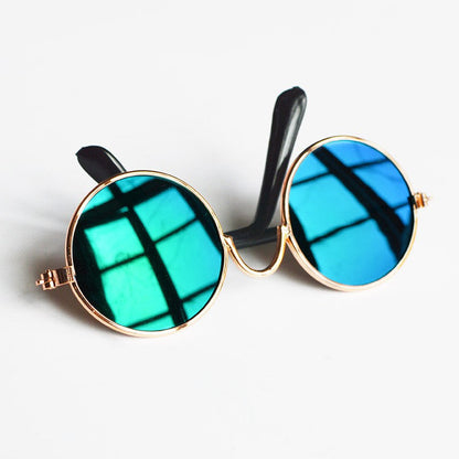 Fashion Personality small pet accessory mirror displayed with a compact decorative design