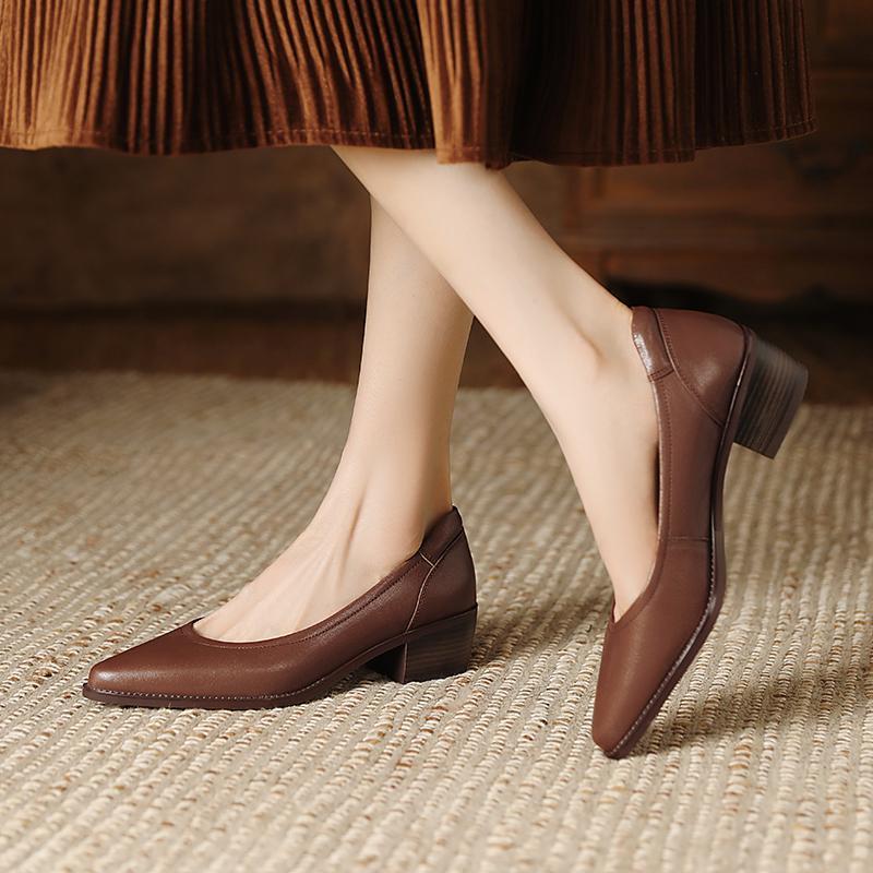 Women’s French-style pointed-toe low-cut mid-heel leather shoes in a classic silhouette