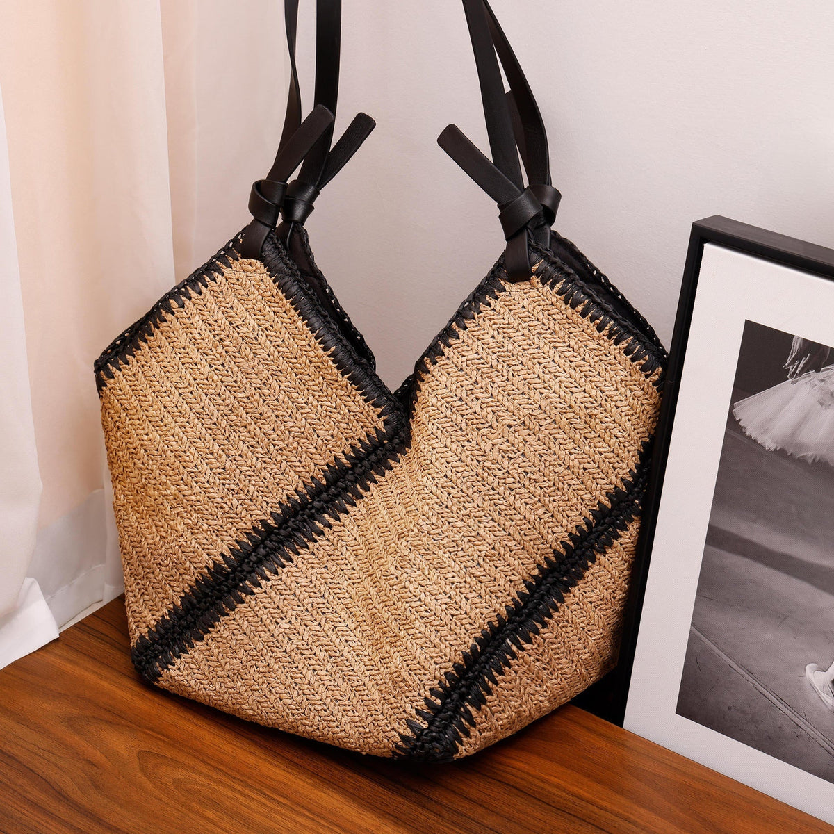 Striped straw handmade woven shoulder tote bag with large-capacity design