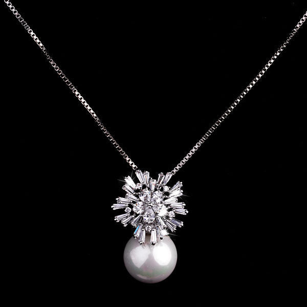 Pearl zircon necklace with elegant pearl and sparkling zircon pendant close-up