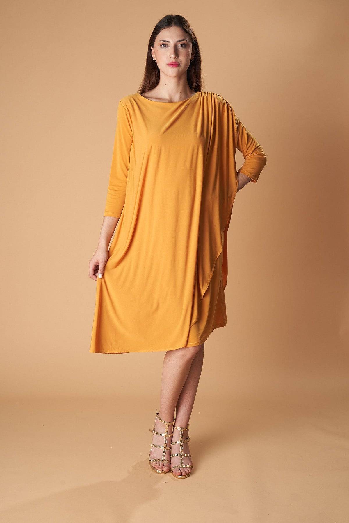 Ceylan Bcn lady multicolored dress with floral pattern, lightweight fabric, and stylish design perfect for casual wear
