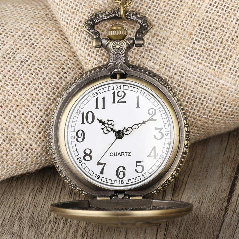 Quartz pocket watch with classic round case and chain by My Store