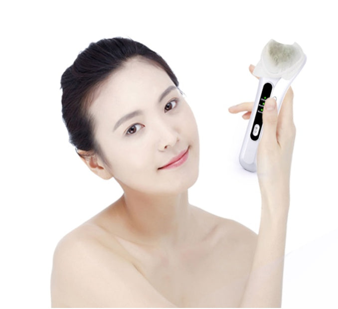 Electric ultrasonic facial beauty device with handheld design and smooth white finish