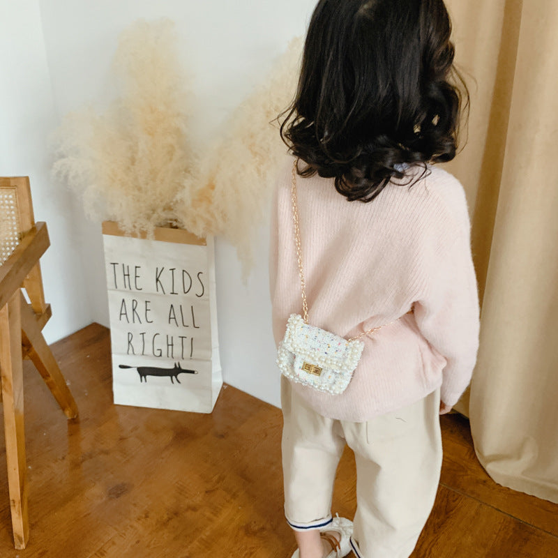 Children's diamond lattice chain crossbody bag with textured pattern and chain strap
