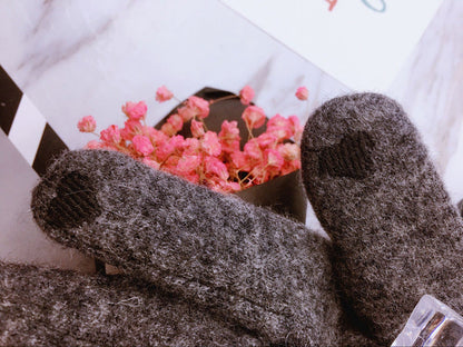 Cute warm touch screen thickened warm finger gloves in a cozy knit design
